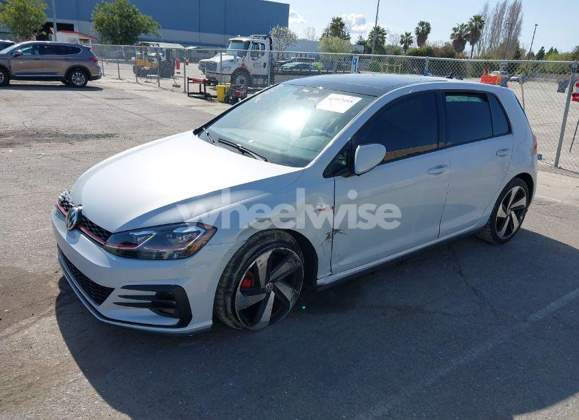 Photo 2 of 2018 Volkswagen Golf GTI 2.0T AUTOBAHN/2.0T S/2.0T SE (VIN 3VW447AU5JM275990)