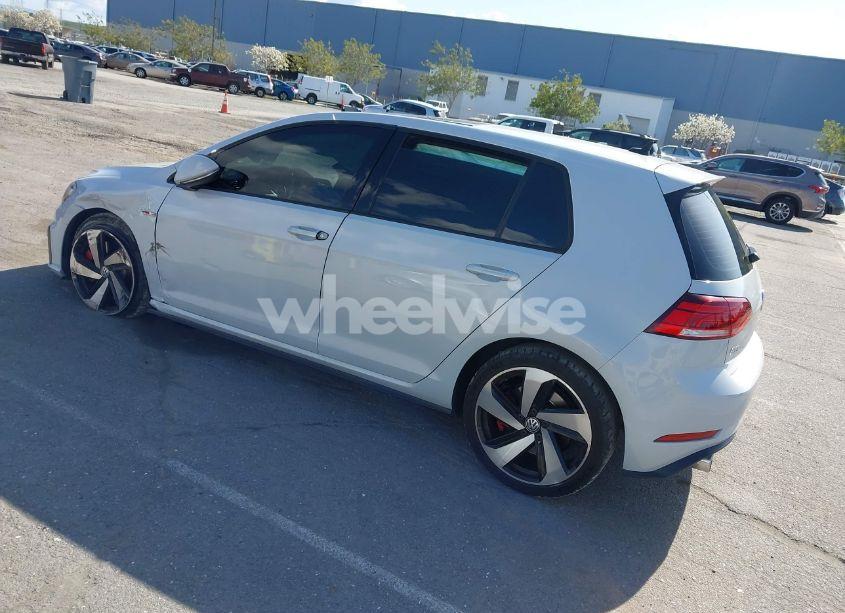 Photo 3 of 2018 Volkswagen Golf GTI 2.0T AUTOBAHN/2.0T S/2.0T SE (VIN 3VW447AU5JM275990)