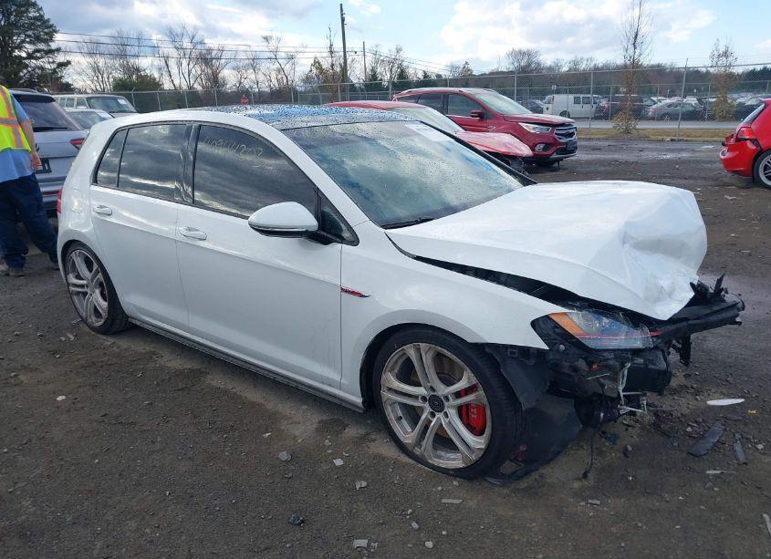 2016 Volkswagen Golf GTI AUTOBAHN W/PERFORMANCE PACKAGE 4-DOOR (VIN 3VW447AU7GM016457) main photo