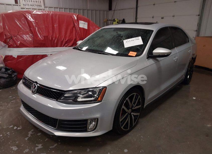 Photo 2 of 2013 Volkswagen Jetta GLI AUTOBAHN W/NAV (VIN 3VW467AJ4DM256562)