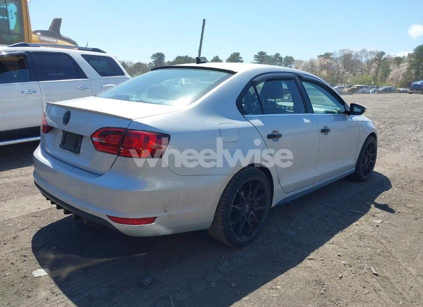 Photo 4 of 2013 Volkswagen Jetta GLI AUTOBAHN W/NAV (VIN 3VW4A7AJ7DM274469)