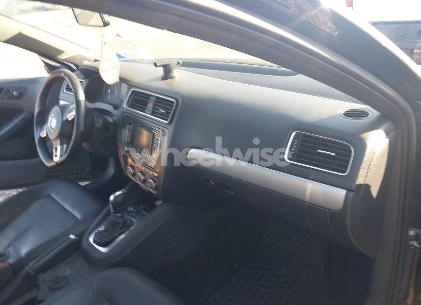 Photo 5 of 2013 Volkswagen Jetta GLI AUTOBAHN W/NAV (VIN 3VW4A7AJ7DM421731)