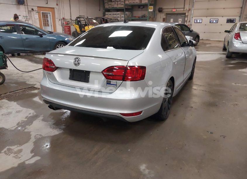 Photo 4 of 2013 Volkswagen Jetta GLI AUTOBAHN W/NAV (VIN 3VW4A7AJ8DM274514)