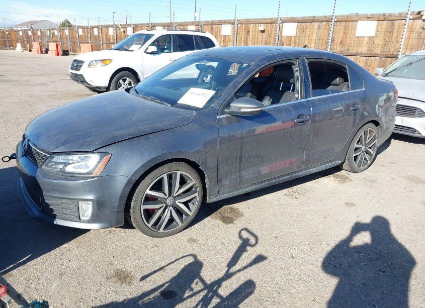 Photo 2 of 2014 Volkswagen Jetta GLI AUTOBAHN W/NAV (VIN 3VW4S7AJ2EM372744)