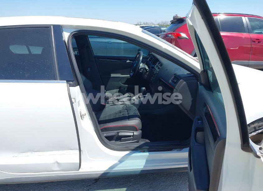 Photo 5 of 2015 Volkswagen Jetta 2.0T GLI SEL (VIN 3VW4S7AJ3FM402013)