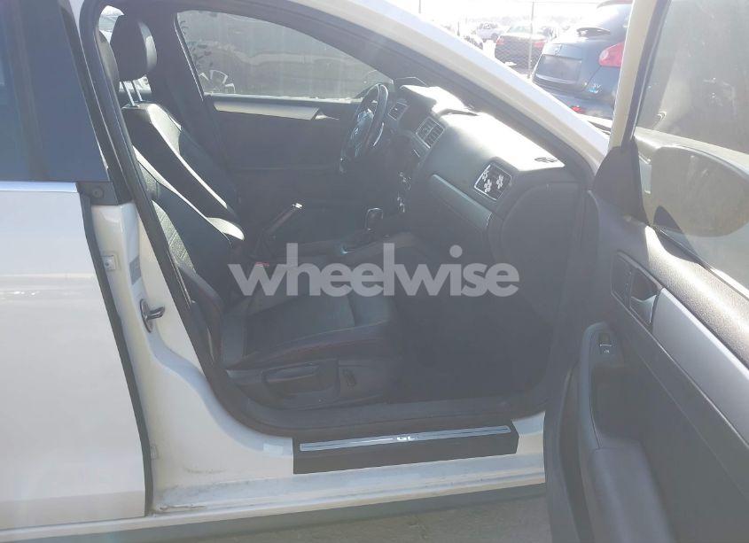 Photo 5 of 2013 Volkswagen Jetta GLI AUTOBAHN W/NAV (VIN 3VW4S7AJ6DM297898)