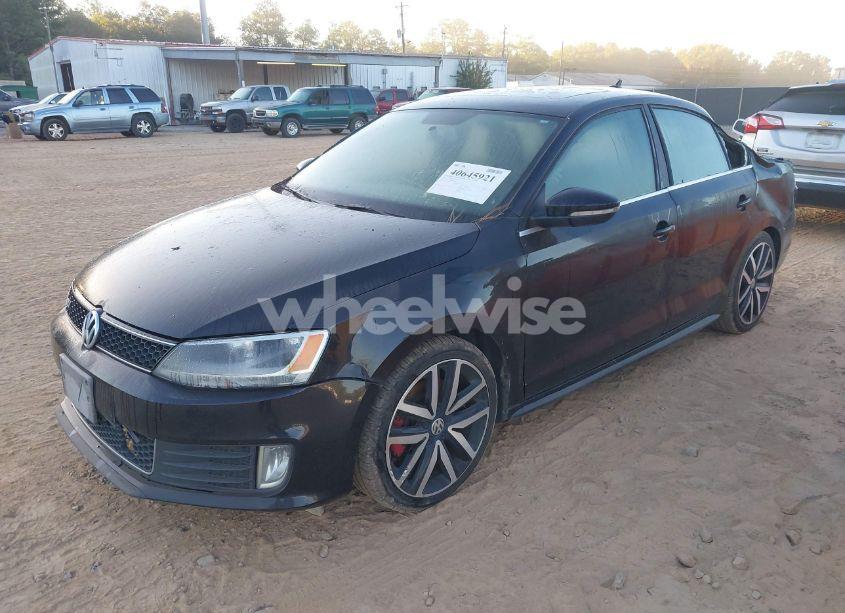 Photo 2 of 2013 Volkswagen Jetta GLI AUTOBAHN (VIN 3VW4S7AJ9DM302947)