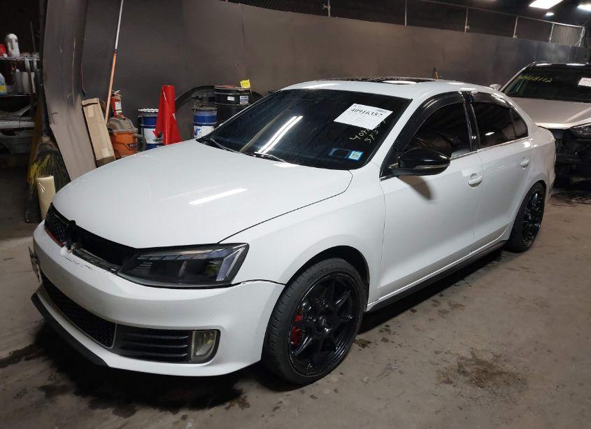 Photo 2 of 2015 Volkswagen Jetta 2.0T GLI SE (VIN 3VW4T7AJ5FM419084)