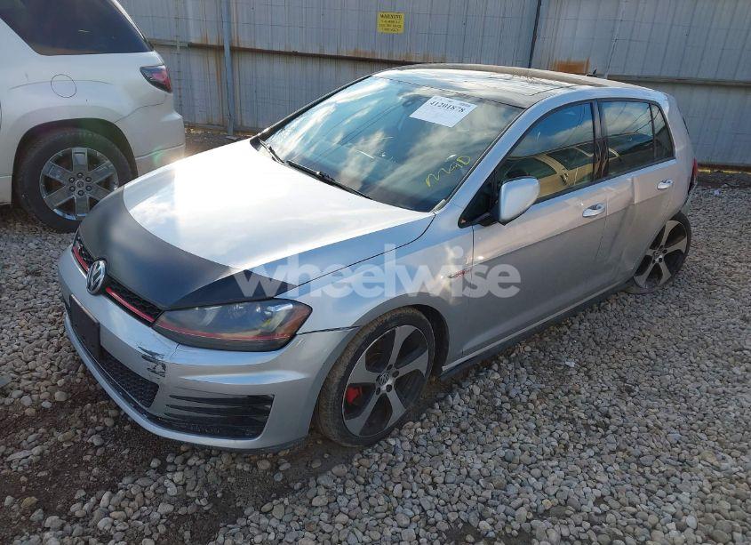 Photo 2 of 2015 Volkswagen Golf GTI 2.0T SE 4-DOOR (VIN 3VW4T7AU1FM006931)