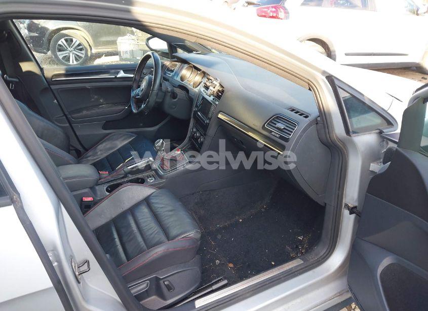 Photo 5 of 2015 Volkswagen Golf GTI 2.0T SE 4-DOOR (VIN 3VW4T7AU1FM006931)
