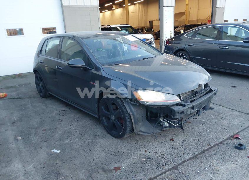2015 Volkswagen Golf GTI 2.0T SE 4-DOOR (VIN 3VW4T7AU1FM037337) main photo