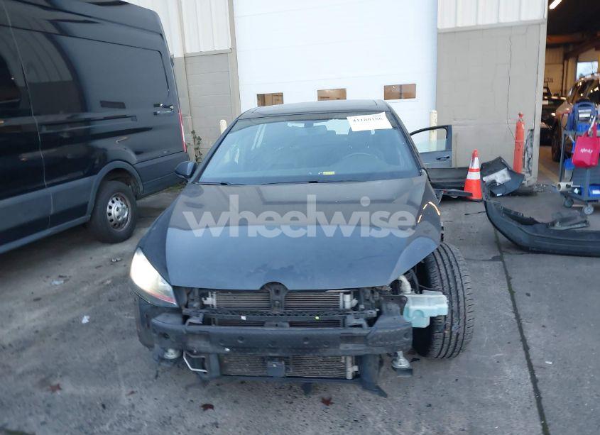 Photo 13 of 2015 Volkswagen Golf GTI 2.0T SE 4-DOOR (VIN 3VW4T7AU1FM037337)