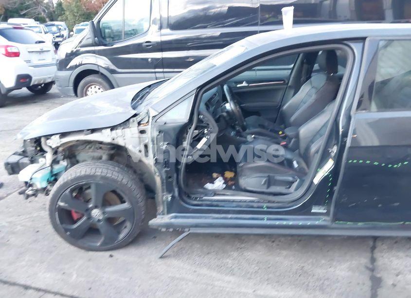 Photo 18 of 2015 Volkswagen Golf GTI 2.0T SE 4-DOOR (VIN 3VW4T7AU1FM037337)