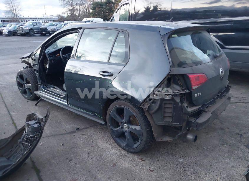 Photo 3 of 2015 Volkswagen Golf GTI 2.0T SE 4-DOOR (VIN 3VW4T7AU1FM037337)