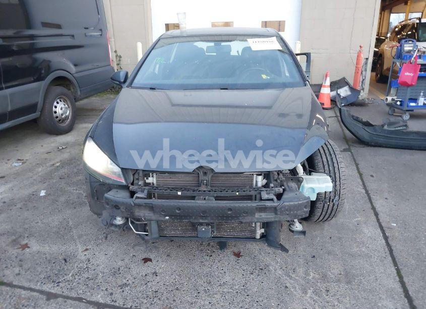 Photo 6 of 2015 Volkswagen Golf GTI 2.0T SE 4-DOOR (VIN 3VW4T7AU1FM037337)