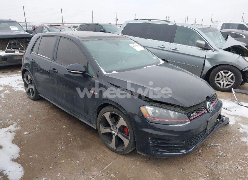 2015 Volkswagen Golf GTI 2.0T SE 4-DOOR (VIN 3VW4T7AU1FM070225) main photo