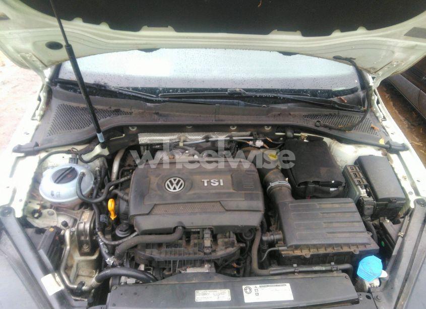 Photo 10 of 2015 Volkswagen Golf GTI 2.0T SE 4-DOOR (VIN 3VW4T7AU1FM082942)