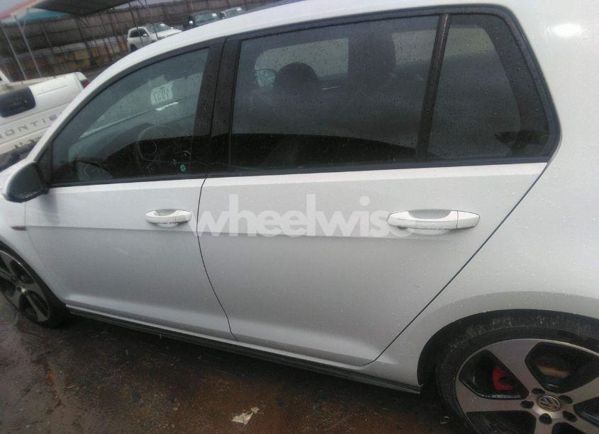 Photo 14 of 2015 Volkswagen Golf GTI 2.0T SE 4-DOOR (VIN 3VW4T7AU1FM082942)