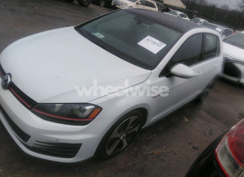 Photo 2 of 2015 Volkswagen Golf GTI 2.0T SE 4-DOOR (VIN 3VW4T7AU1FM082942)