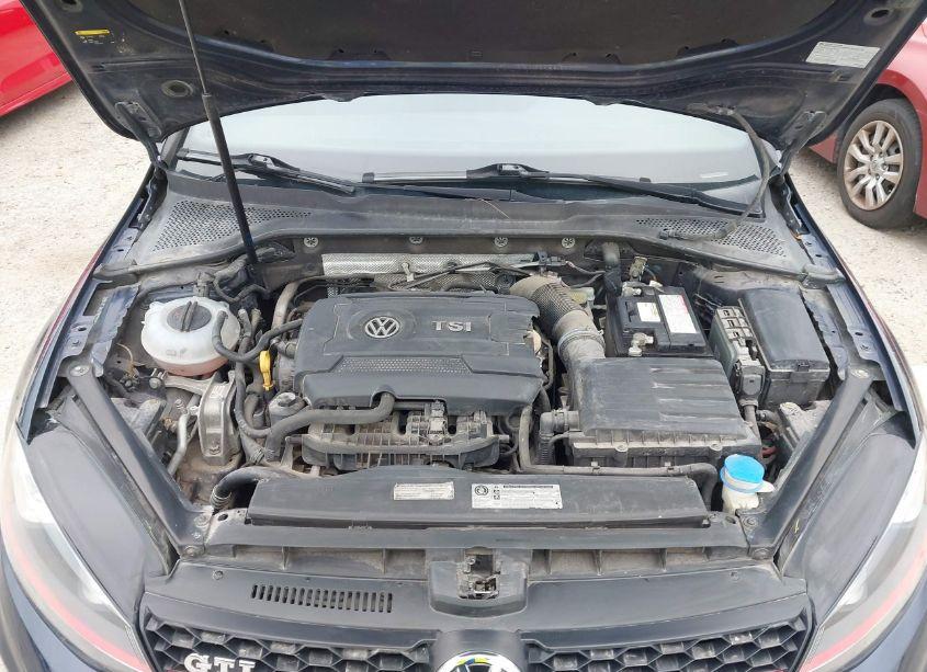 Photo 10 of 2015 Volkswagen Golf GTI 2.0T SE 4-DOOR (VIN 3VW4T7AU4FM070381)