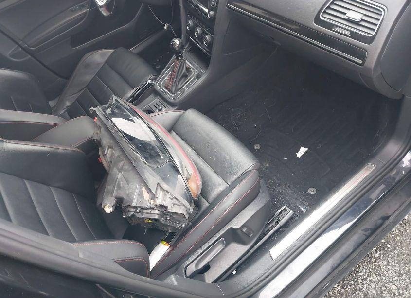 Photo 5 of 2015 Volkswagen Golf GTI 2.0T AUTOBAHN 4-DOOR (VIN 3VW4T7AU5FM045697)