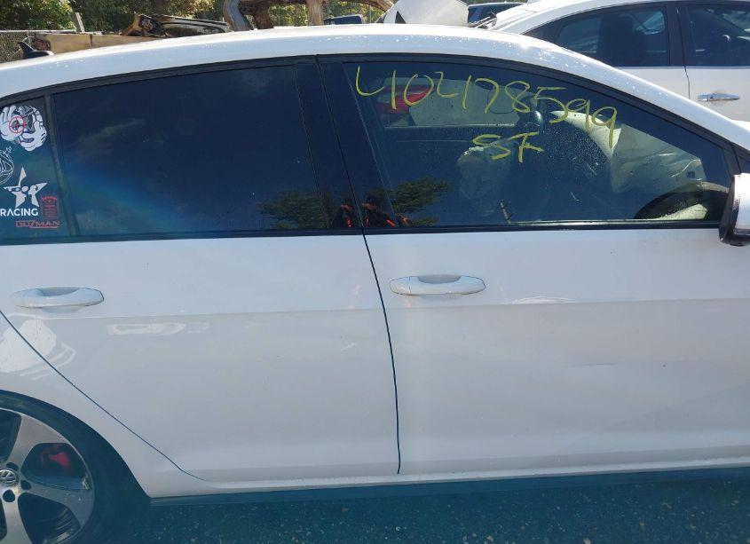 Photo 13 of 2015 Volkswagen Golf GTI 2.0T S 4-DOOR (VIN 3VW4T7AU7FM020543)