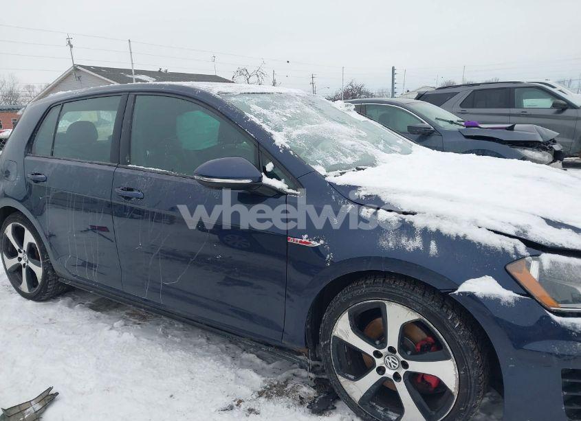 Photo 13 of 2015 Volkswagen Golf GTI 2.0T SE 4-DOOR (VIN 3VW4T7AU7FM029131)