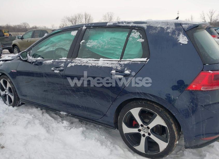 Photo 14 of 2015 Volkswagen Golf GTI 2.0T SE 4-DOOR (VIN 3VW4T7AU7FM029131)