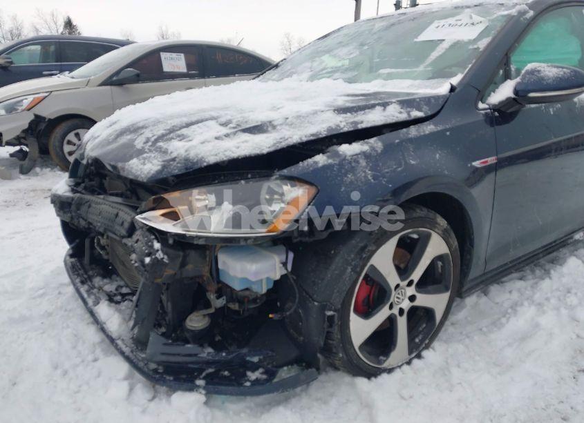 Photo 6 of 2015 Volkswagen Golf GTI 2.0T SE 4-DOOR (VIN 3VW4T7AU7FM029131)