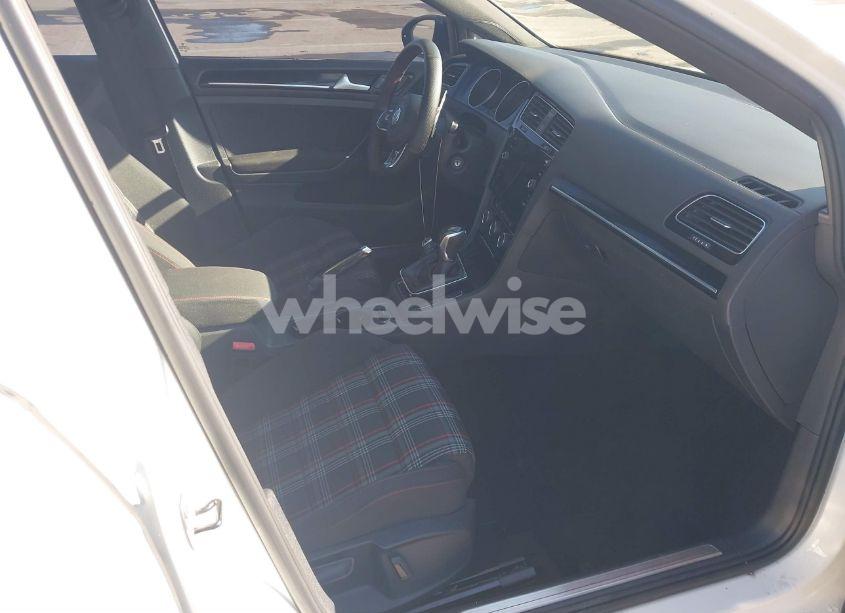 Photo 5 of 2016 Volkswagen Golf GTI S 4-DOOR (VIN 3VW4T7AUXGM038990)