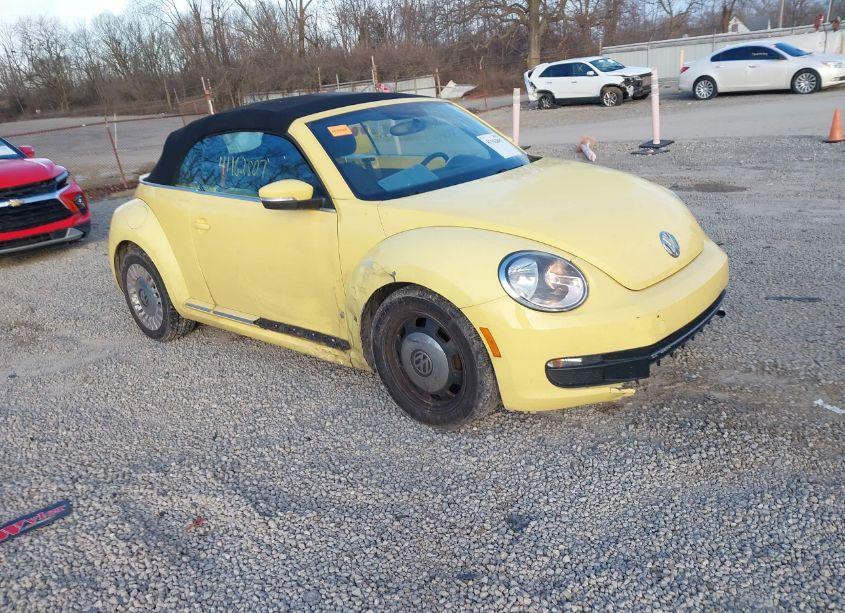 2014 Volkswagen Beetle 1.8T (VIN 3VW517AT5EM823318) main photo