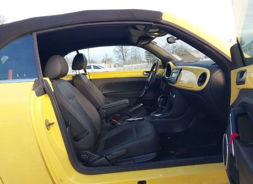 Photo 5 of 2014 Volkswagen Beetle 1.8T (VIN 3VW517AT5EM823318)