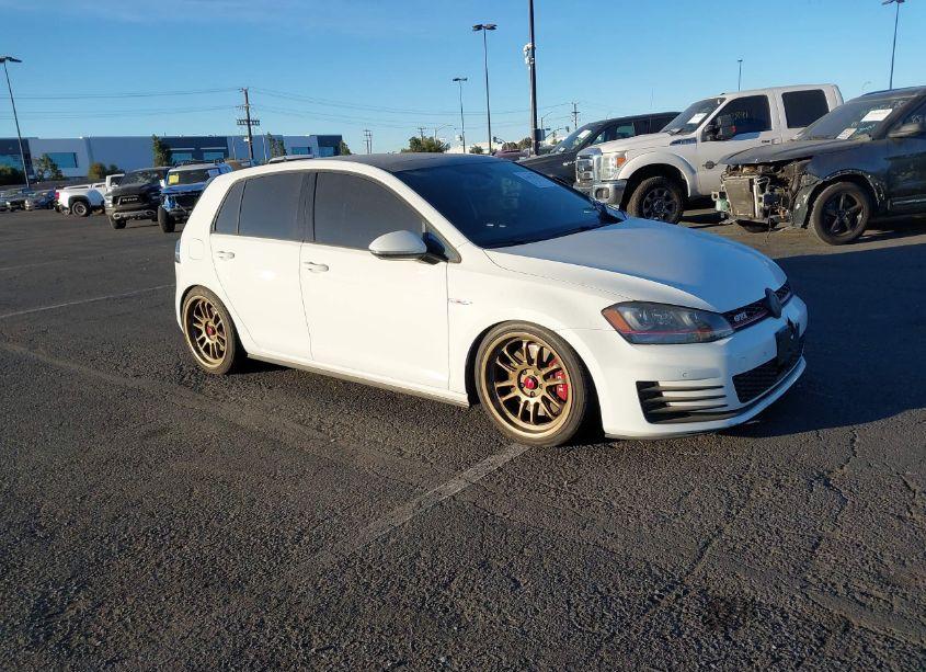 2015 Volkswagen Golf GTI 2.0T SE W/PERFORMANCE PACKAGE 4-DOOR (VIN 3VW547AU1FM104780) main photo