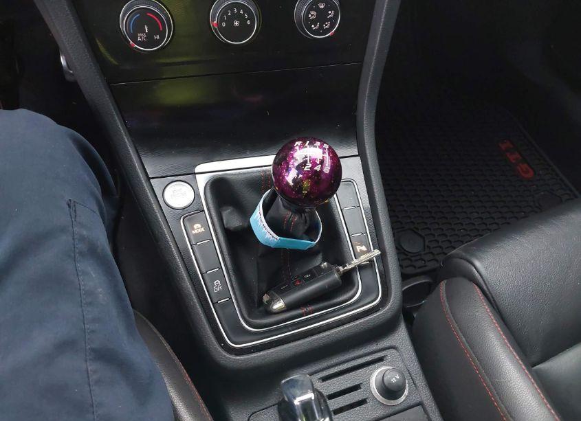 Photo 11 of 2015 Volkswagen Golf GTI 2.0T SE W/PERFORMANCE PACKAGE 4-DOOR (VIN 3VW547AU1FM104780)