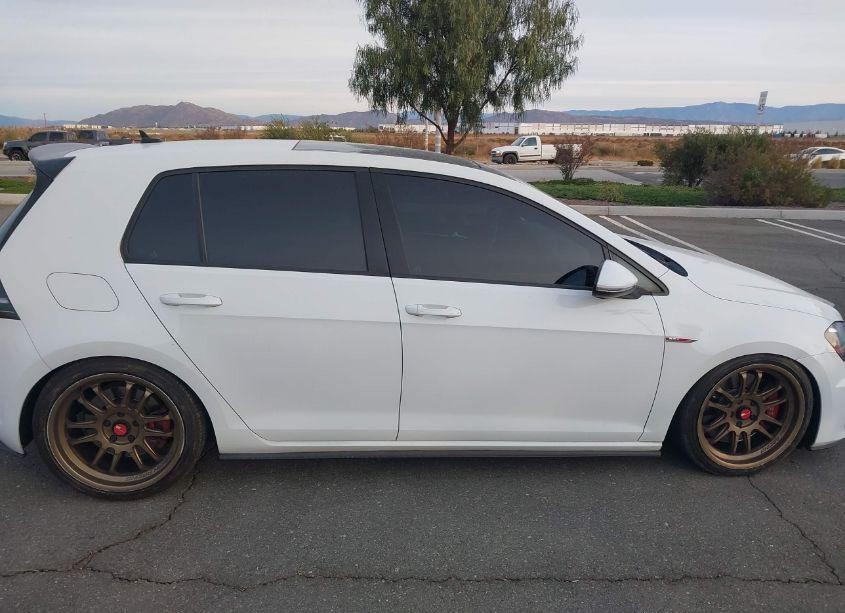 Photo 13 of 2015 Volkswagen Golf GTI 2.0T SE W/PERFORMANCE PACKAGE 4-DOOR (VIN 3VW547AU1FM104780)