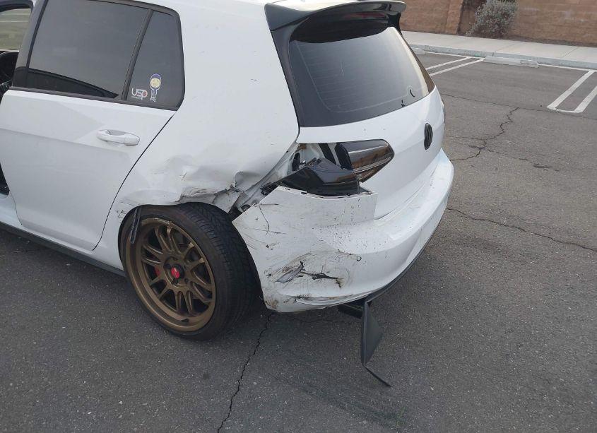 Photo 6 of 2015 Volkswagen Golf GTI 2.0T SE W/PERFORMANCE PACKAGE 4-DOOR (VIN 3VW547AU1FM104780)