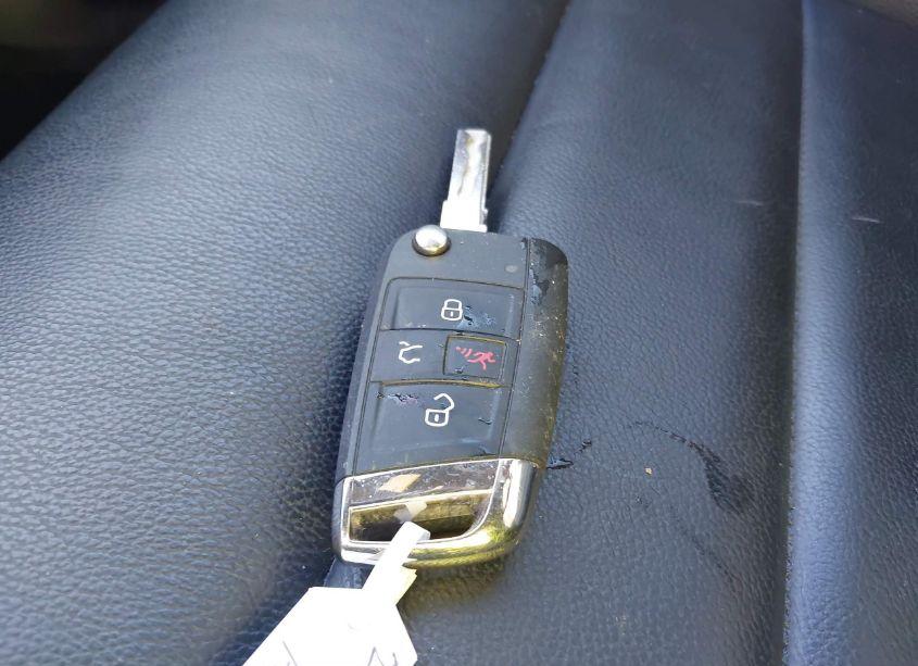 Photo 11 of 2016 Volkswagen Golf GTI SE W/PERFORMANCE PACKAGE 4-DOOR (VIN 3VW547AU4GM052725)