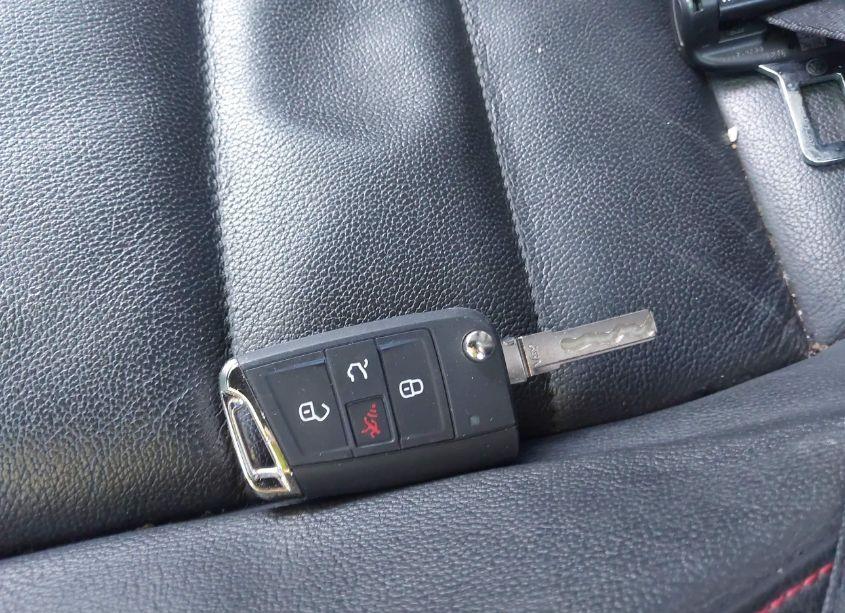 Photo 11 of 2017 Volkswagen Golf GTI AUTOBAHN 4-DOOR (VIN 3VW547AUXHM000453)