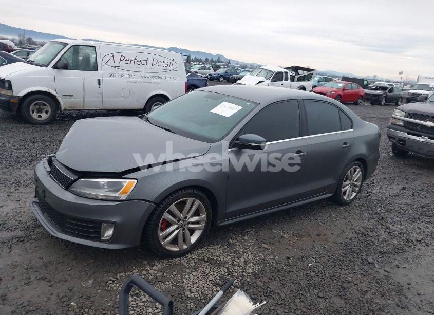 Photo 2 of 2012 Volkswagen Jetta GLI (VIN 3VW567AJ4CM408312)