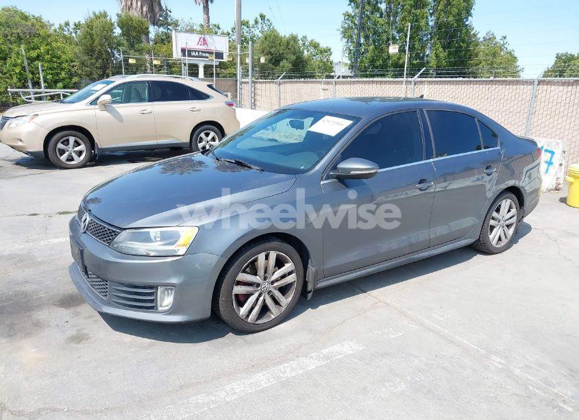 Photo 2 of 2013 Volkswagen Jetta GLI (VIN 3VW567AJ9DM272146)