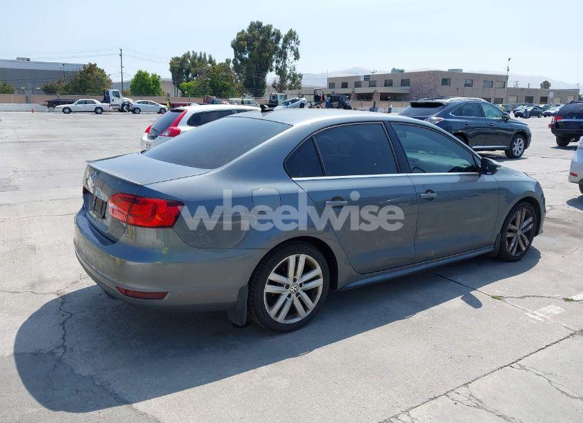 Photo 4 of 2013 Volkswagen Jetta GLI (VIN 3VW567AJ9DM272146)