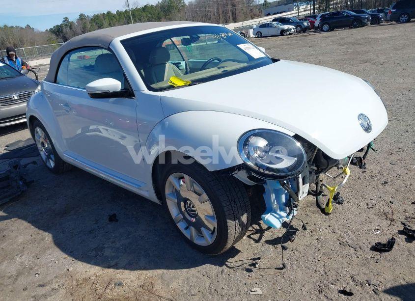 2018 Volkswagen Beetle 2.0T COAST/2.0T S/2.0T SE (VIN 3VW5DAAT1JM506988) main photo