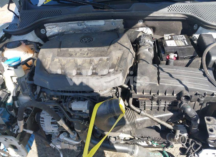 Photo 10 of 2018 Volkswagen Beetle 2.0T COAST/2.0T S/2.0T SE (VIN 3VW5DAAT1JM506988)