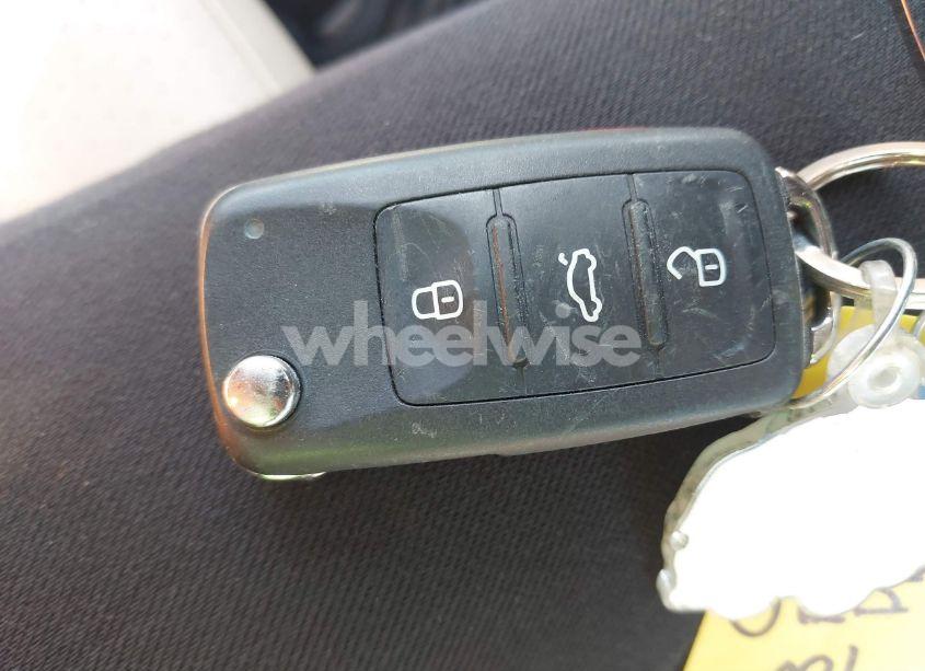 Photo 11 of 2018 Volkswagen Beetle 2.0T COAST/2.0T S/2.0T SE (VIN 3VW5DAAT1JM506988)