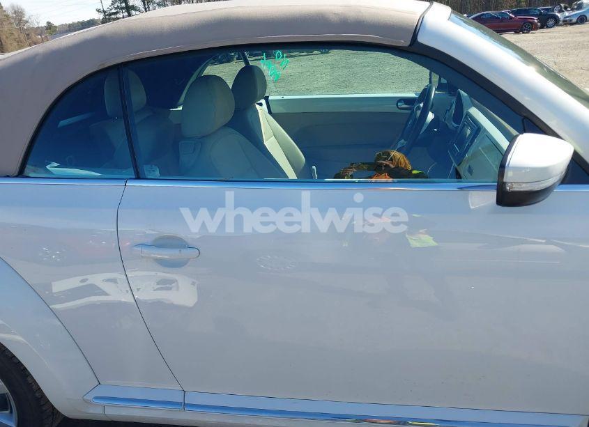 Photo 14 of 2018 Volkswagen Beetle 2.0T COAST/2.0T S/2.0T SE (VIN 3VW5DAAT1JM506988)