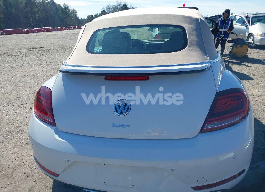 Photo 17 of 2018 Volkswagen Beetle 2.0T COAST/2.0T S/2.0T SE (VIN 3VW5DAAT1JM506988)