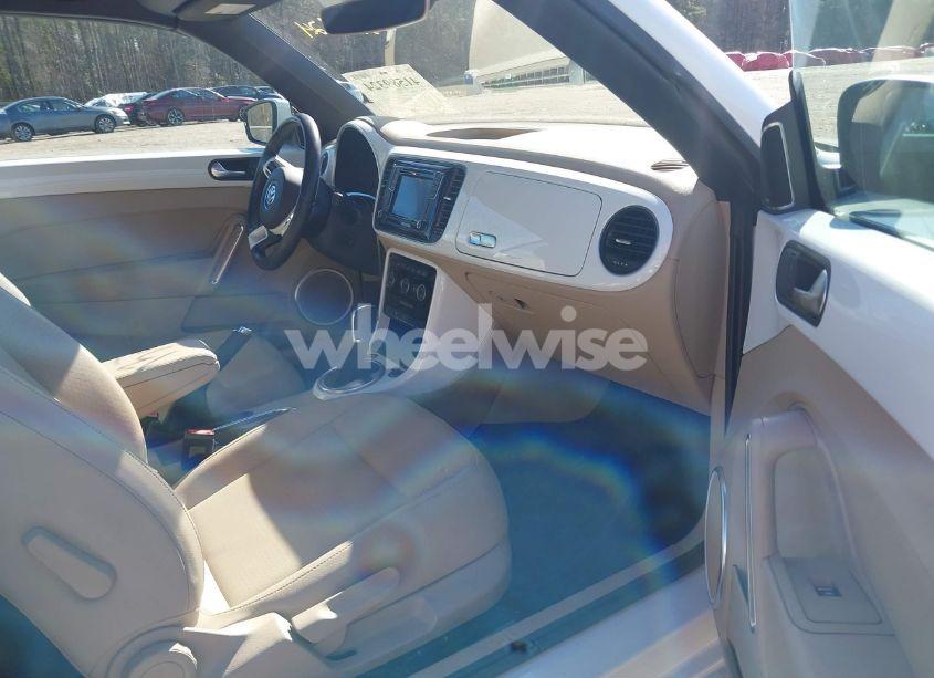 Photo 5 of 2018 Volkswagen Beetle 2.0T COAST/2.0T S/2.0T SE (VIN 3VW5DAAT1JM506988)