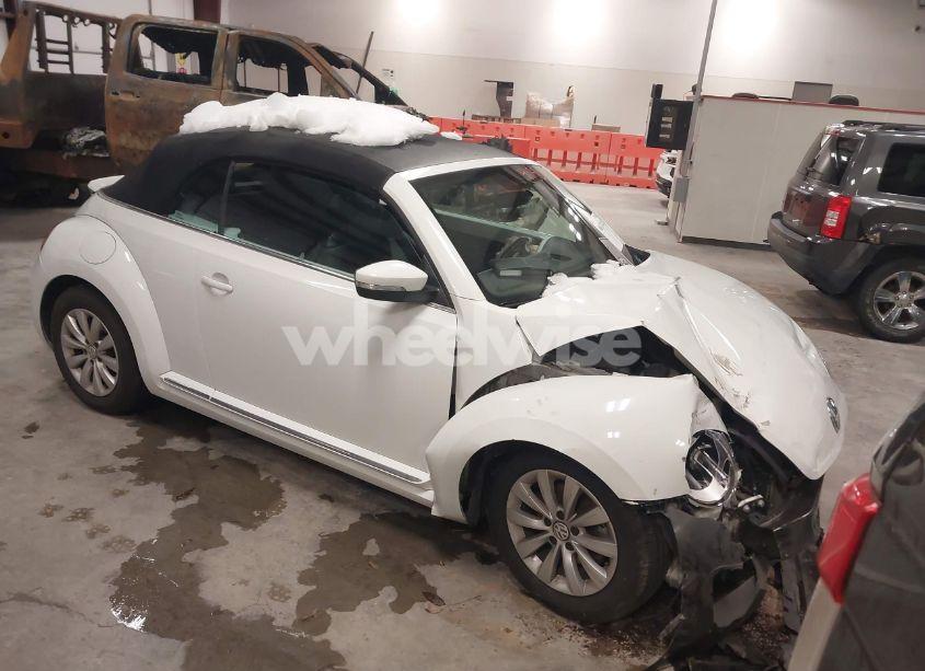 2018 Volkswagen Beetle 2.0T COAST/2.0T S/2.0T SE (VIN 3VW5DAAT2JM503503) main photo