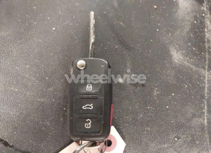 Photo 11 of 2018 Volkswagen Beetle 2.0T COAST/2.0T S/2.0T SE (VIN 3VW5DAAT2JM503503)