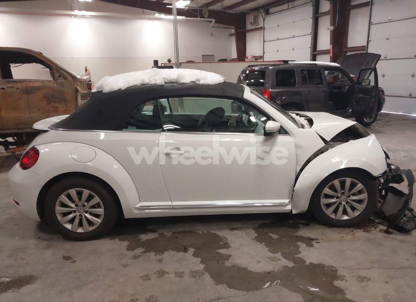 Photo 13 of 2018 Volkswagen Beetle 2.0T COAST/2.0T S/2.0T SE (VIN 3VW5DAAT2JM503503)